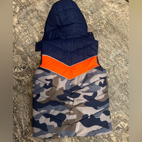 Mini Boden Blue Camouflage Puffer Hoodie Vest 8/9Y - Picture 3 of 7